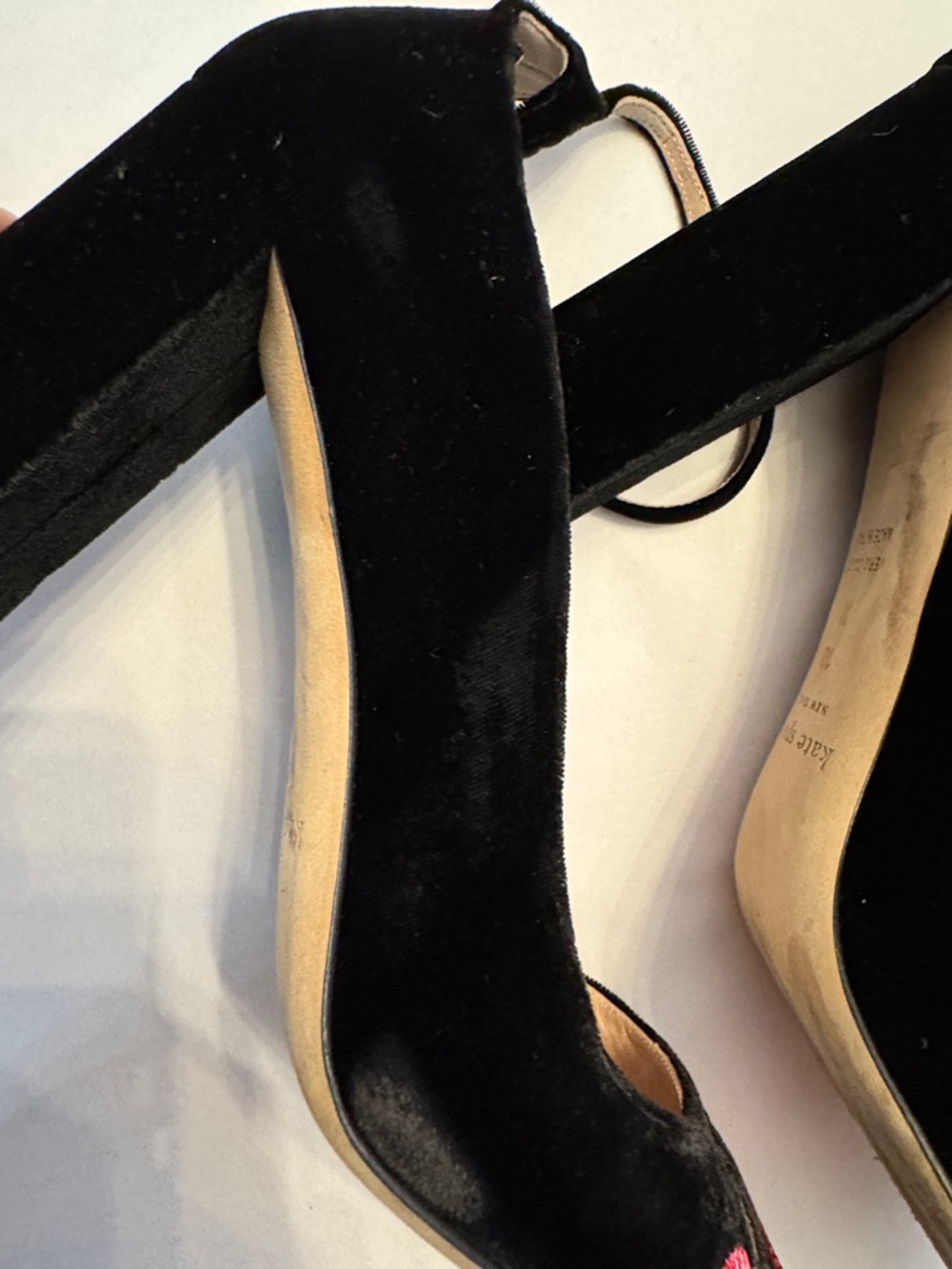 Kate Spade Grove Velvet Pumps. - Picture 15 of 16